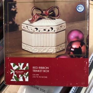 Red Ribbon trinket boxk